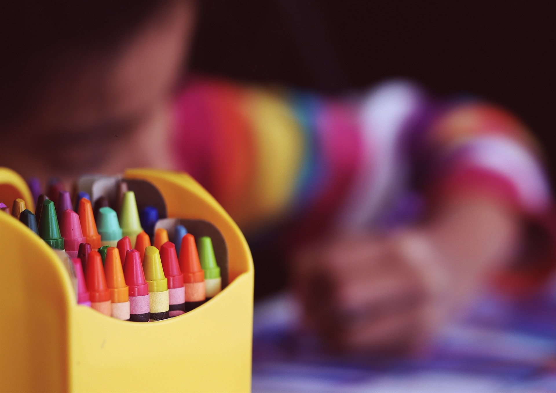 Niña con plastidecores