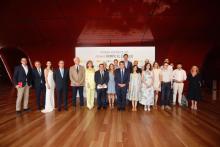 Foto familia entrega premios